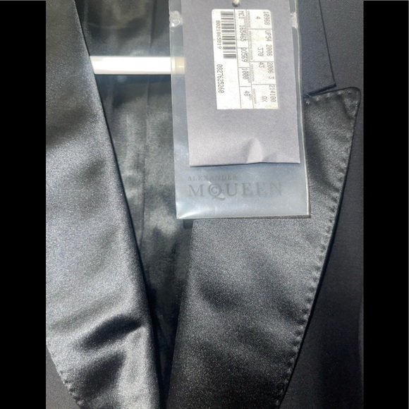 Alexander McQueen Runway Cropped Tuxedo Jacket - Picture 2 of 6